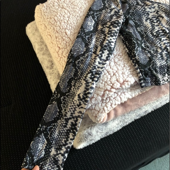 Off the shoulder shirt - Picture 2 of 3